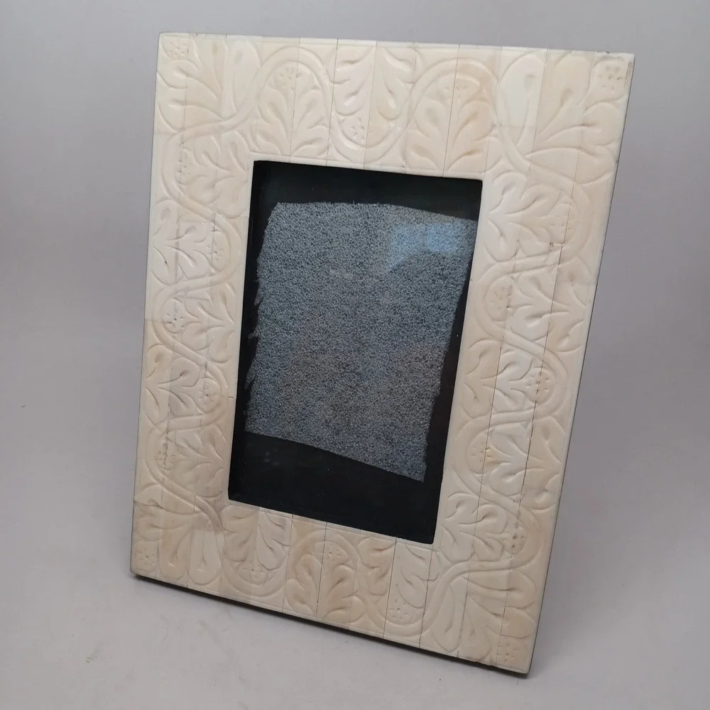 Unbranded hand carved